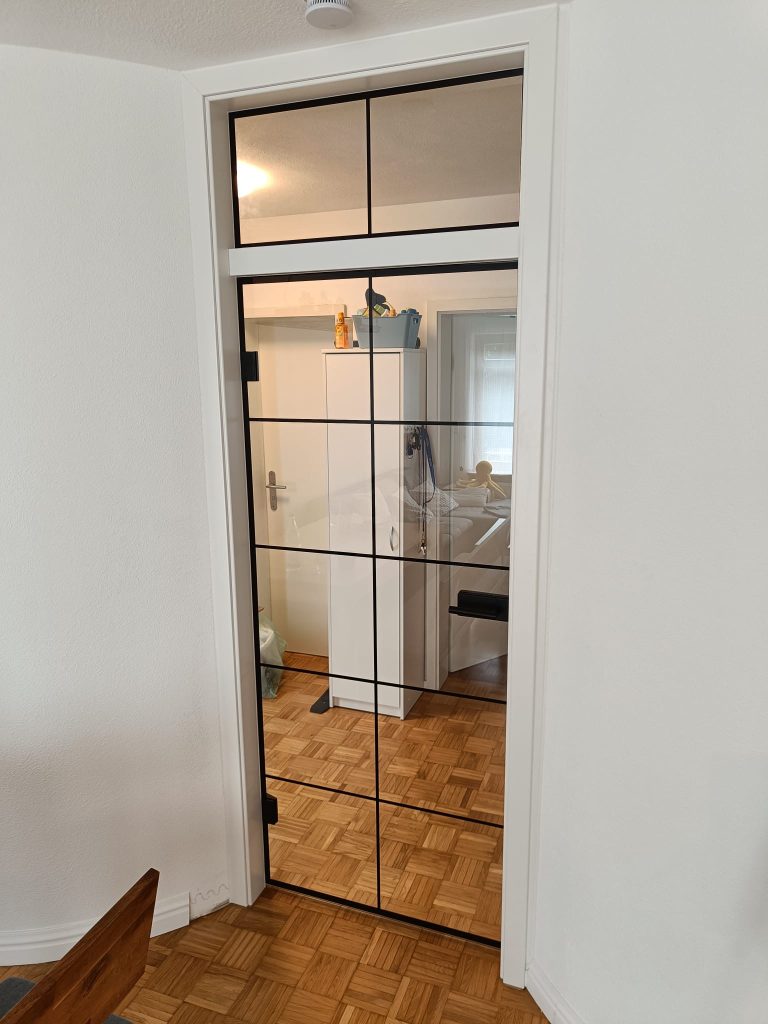 Moderne Glastür