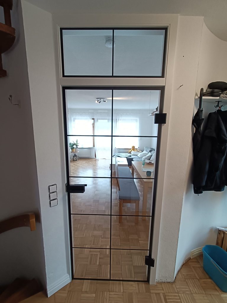 Moderne Glastür