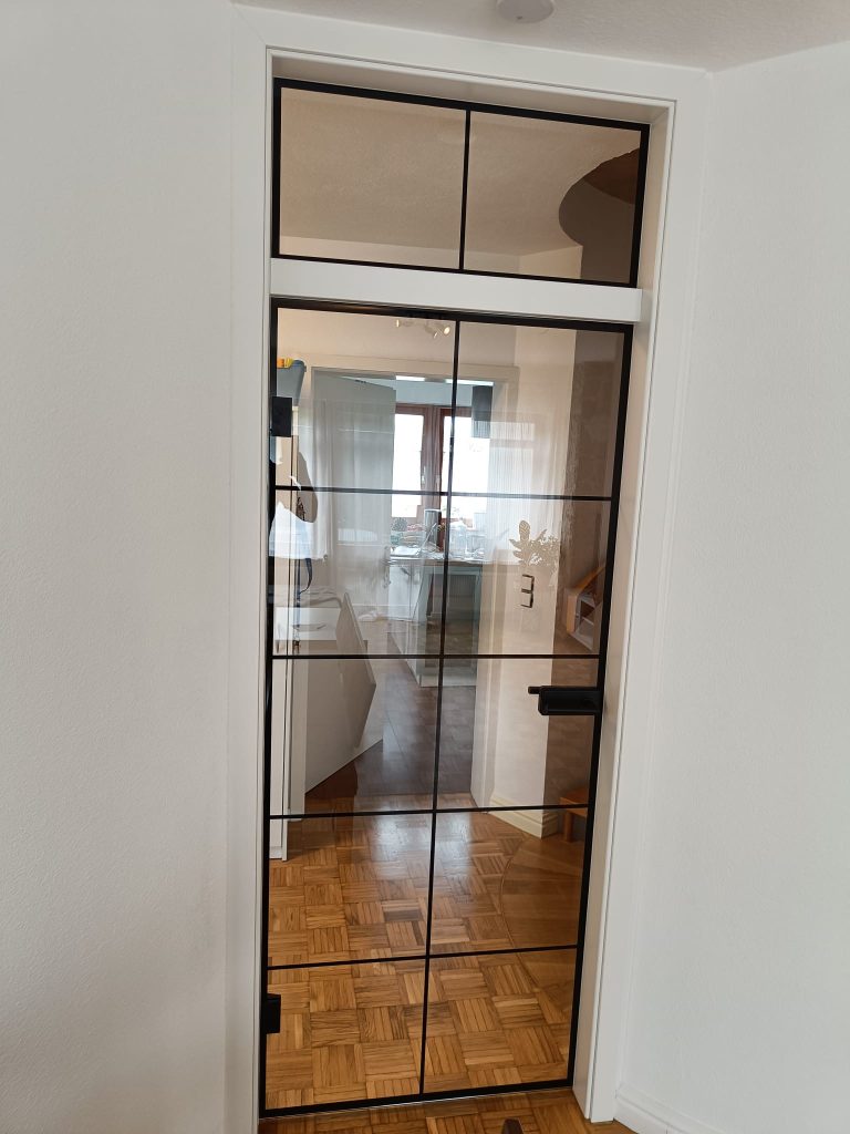 Moderne Glastür