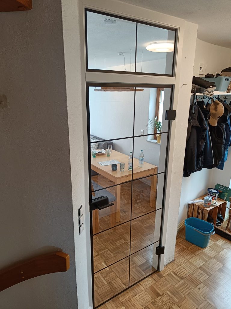 Moderne Glastür