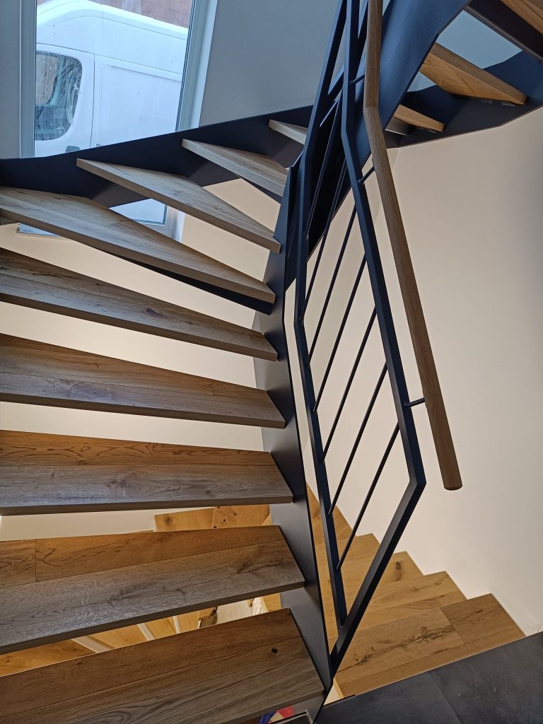 Moderne Holztreppe