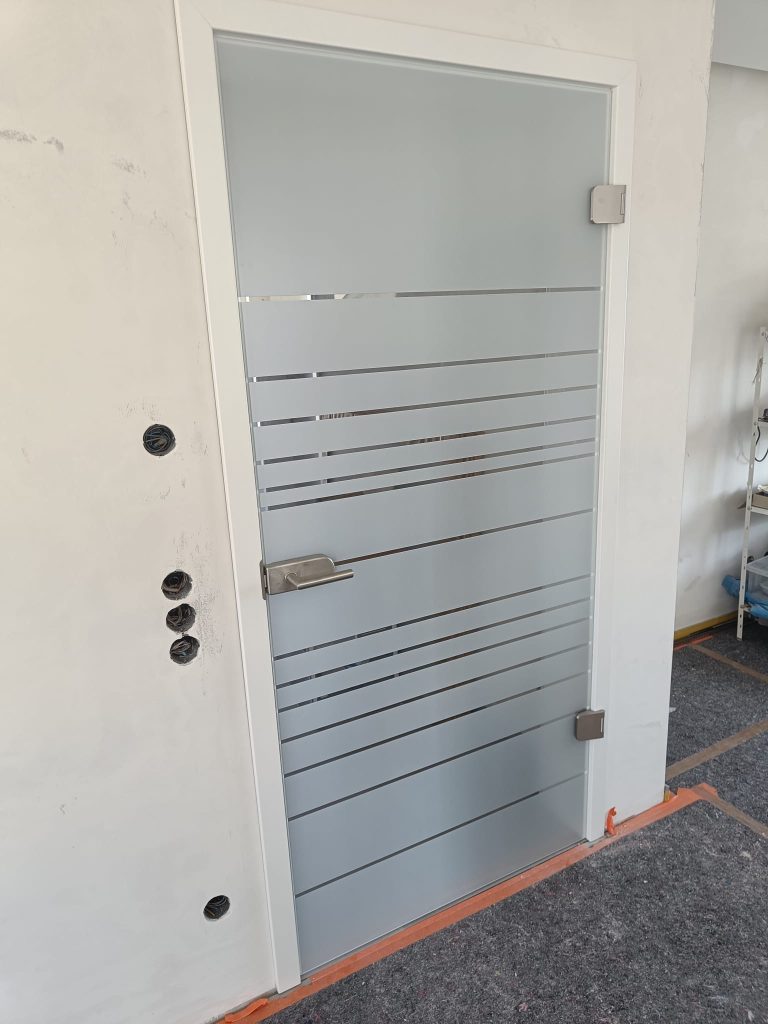 Moderne Glastür