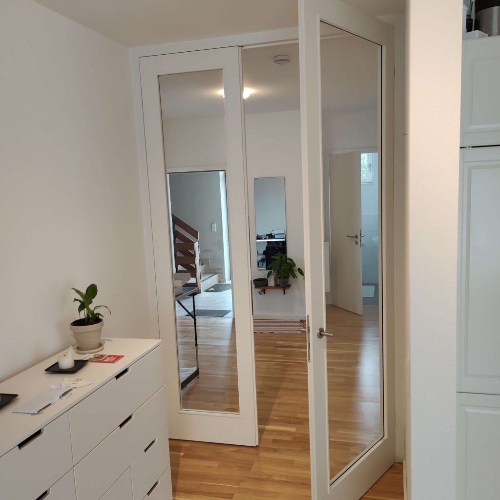 Moderne Glastür